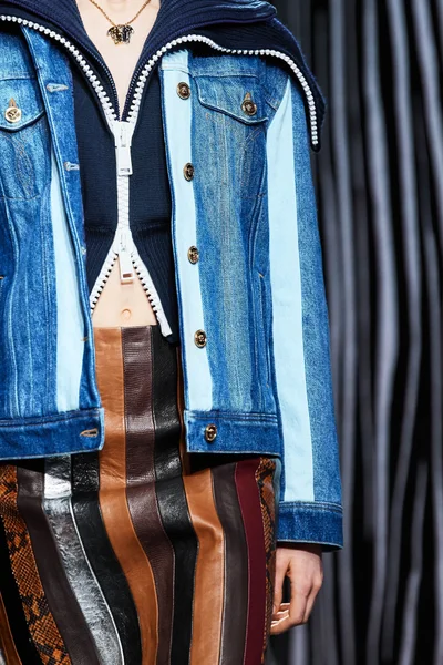 Look 147